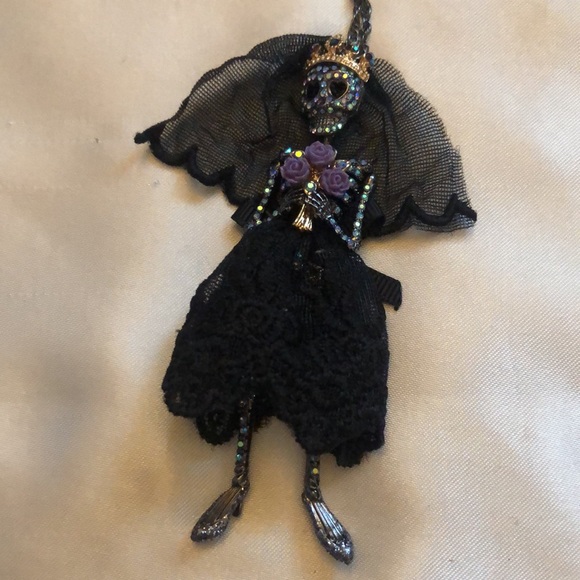 Betsey Johnson Hematite Tone Dark Magic Skeleton Bride Pendant Necklace NWT - Picture 9 of 15
